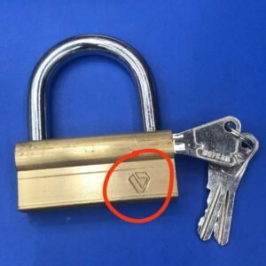 Cadenas en laiton avec clés