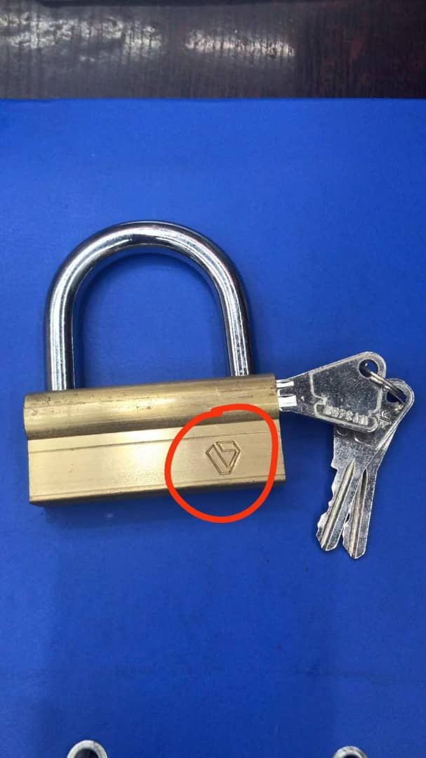 Cadenas en laiton avec clés